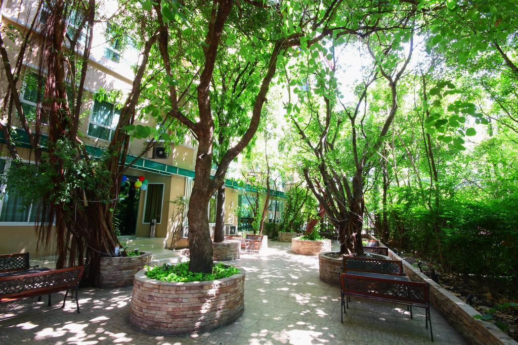 Calypzo Bangkok Hotell Exteriör bild