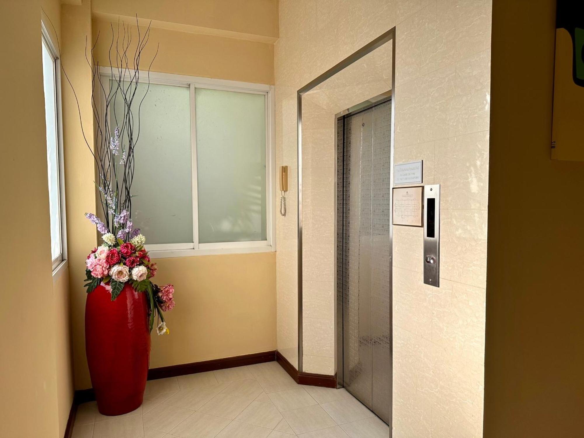 Calypzo Bangkok Hotell Exteriör bild