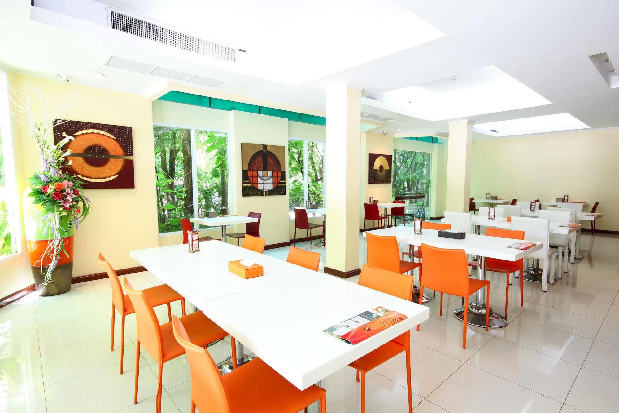 Calypzo Bangkok Hotell Exteriör bild
